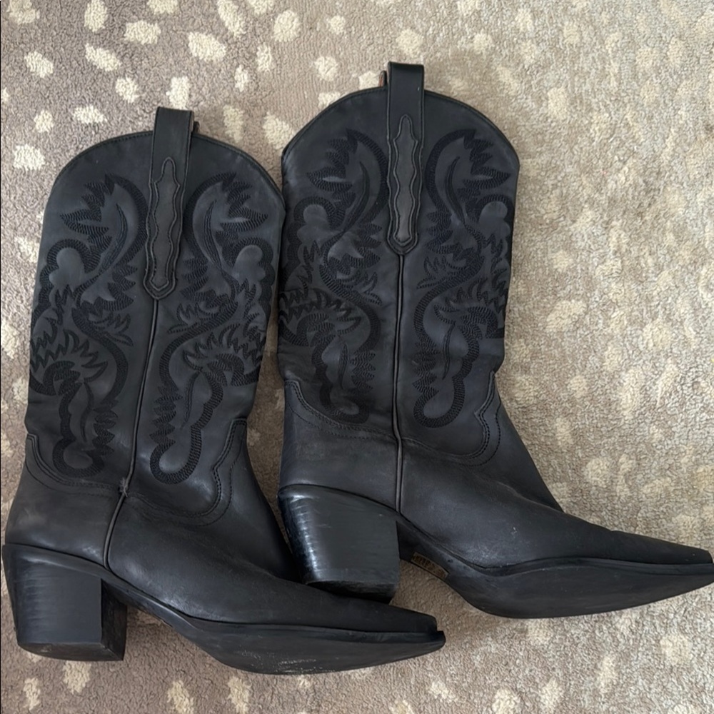 Black Heeled Leather Boots with Embroidered Design